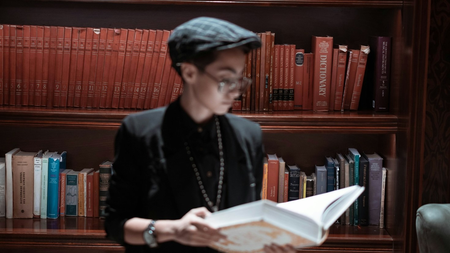 Remarkable Lives: Profiles in Extraordinary Resilience and Hope